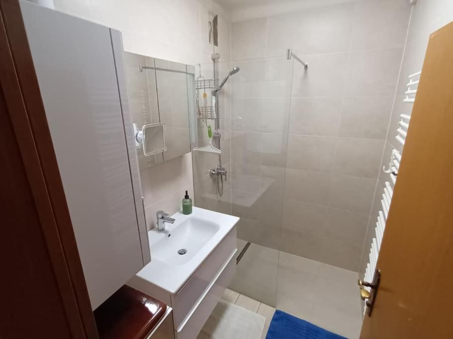 Modernes Apartment In Wien Екстериор снимка
